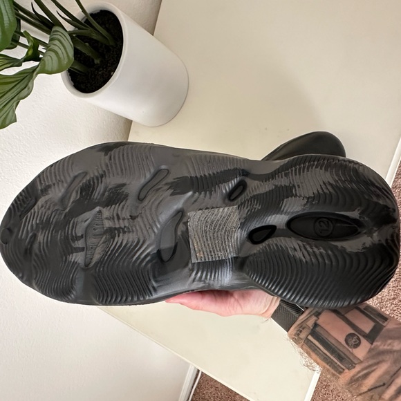 FZY Foam Runners - Picture 3 of 3